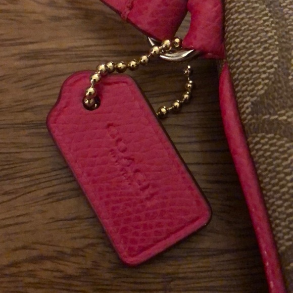 Like New - Coach Hand wallet - Picture 4 of 5